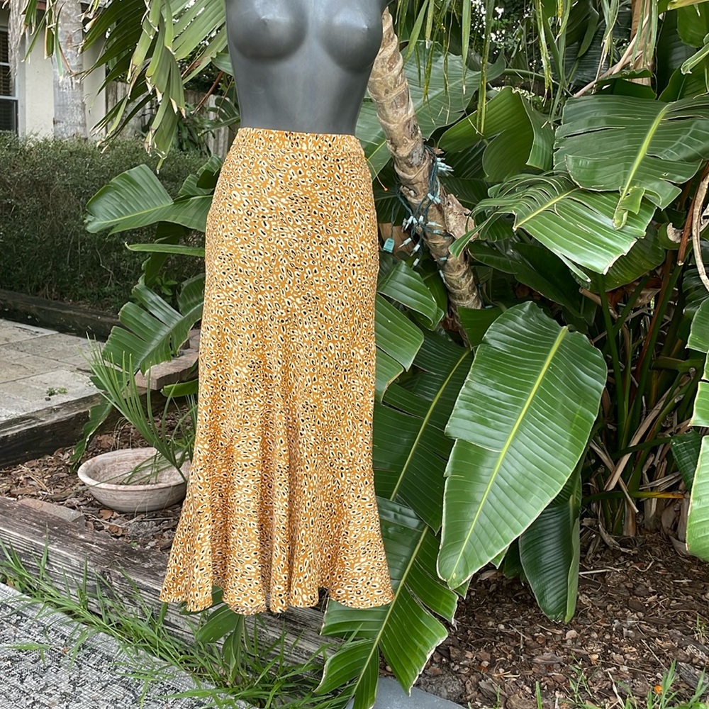 Top shop leopard print a symmetric trumpet skirt.